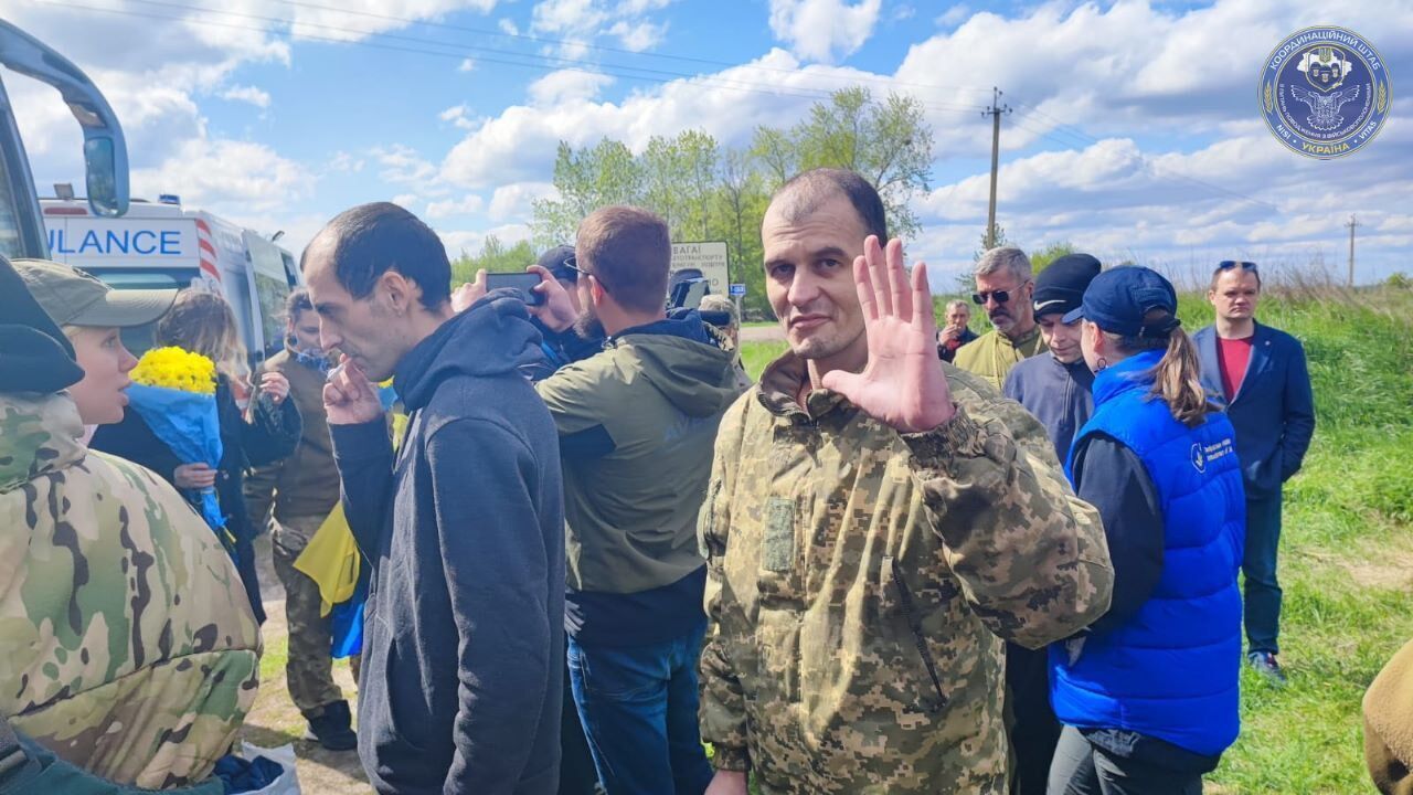 Україна провела черговий обмін полоненими: додому повернулися 45 захисників "Азовсталі"