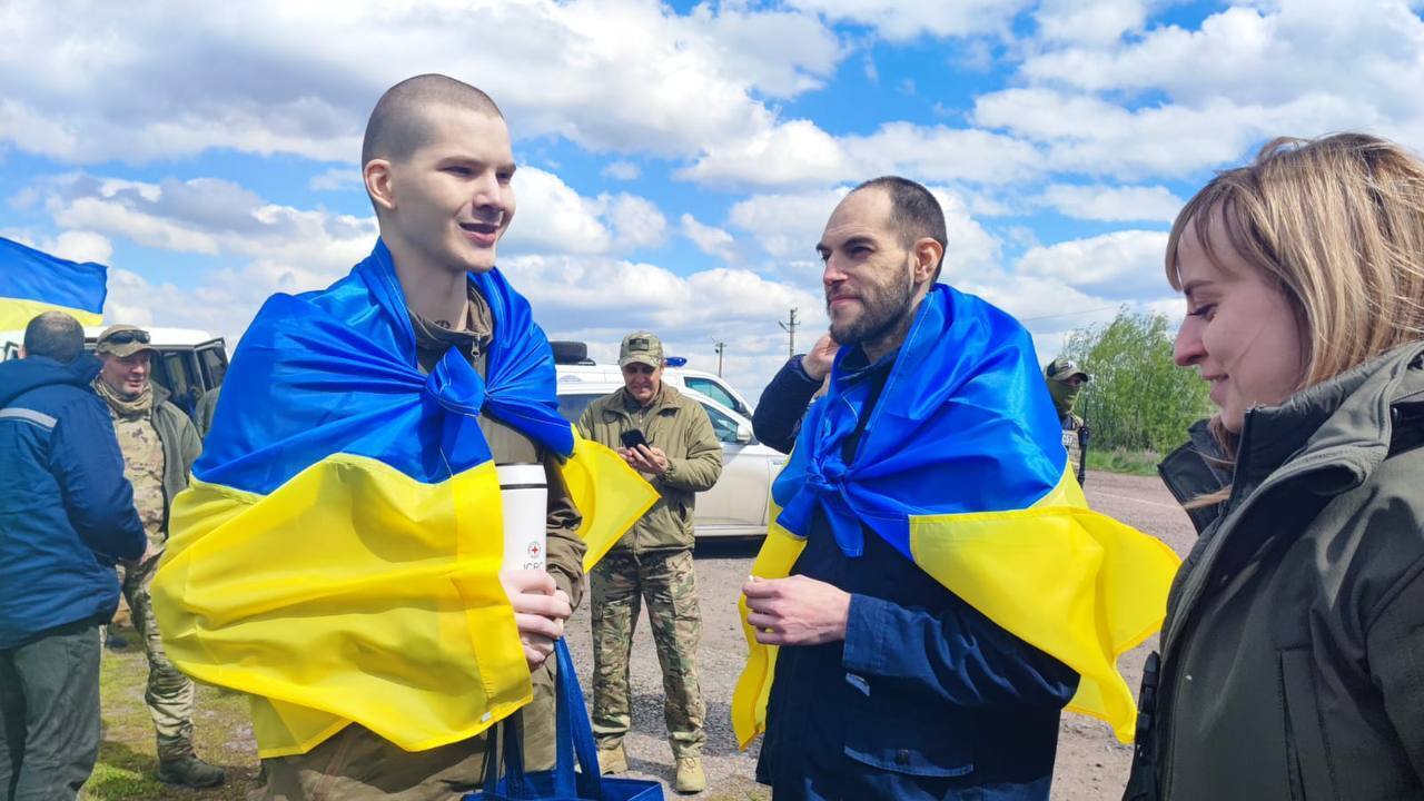 Україна провела черговий обмін полоненими: додому повернулися 45 захисників "Азовсталі"