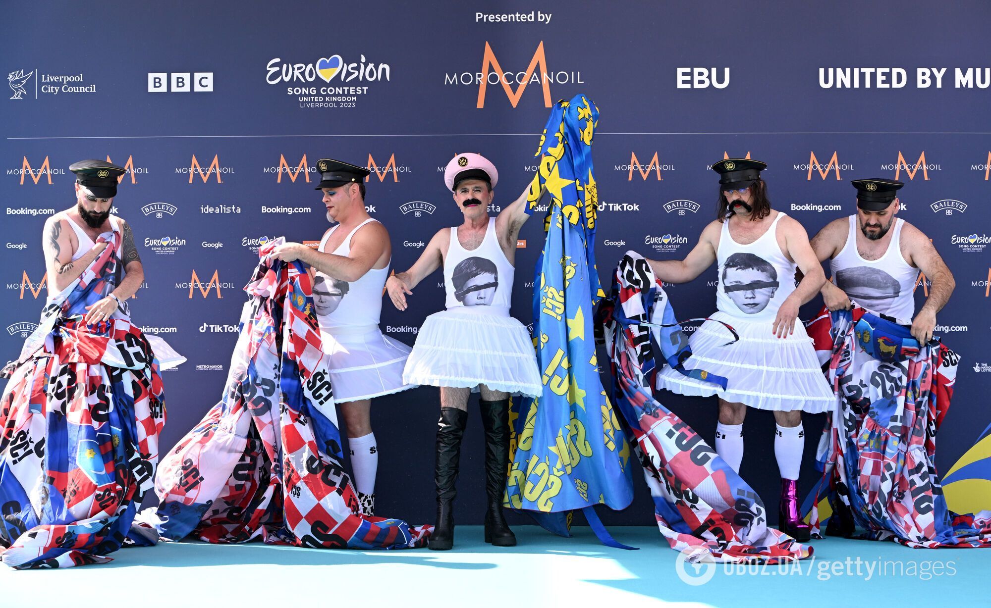 Євробачення-2023 офіційно відкрилося: учасники із 37 країн крокують традиційним "бірюзовим хідником". Фото і відео