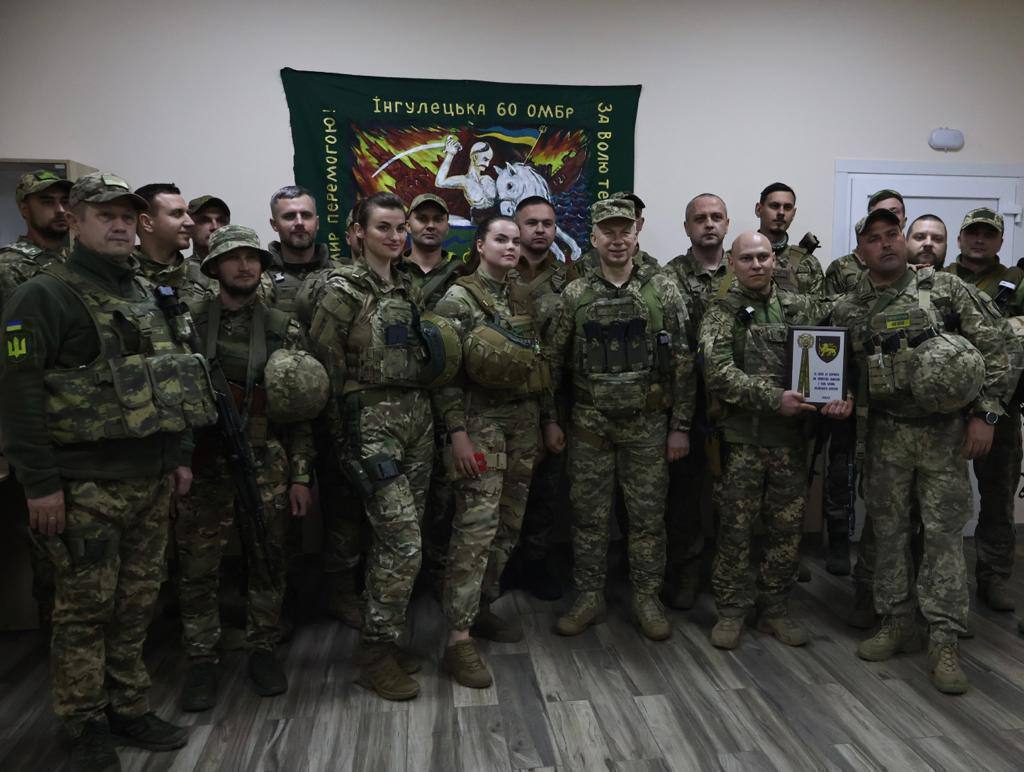Командующий Сухопутными войсками ВСУ встретился с военными
