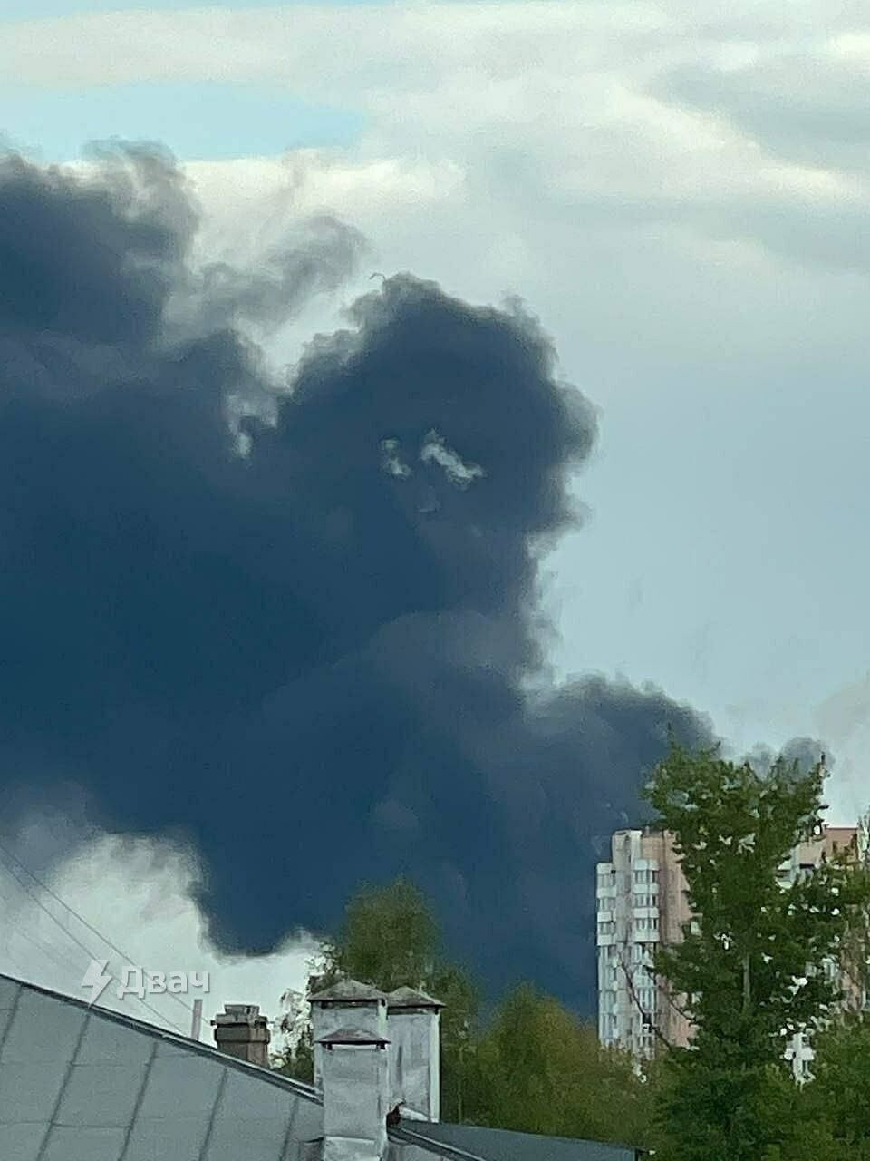 Москву накрила хмара чорного диму: спалахнула масштабна пожежа. Фото і відео
