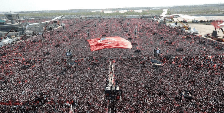 В Турции на митинг за Эрдогана вышли 1,7 млн человек: впечатляющие кадры