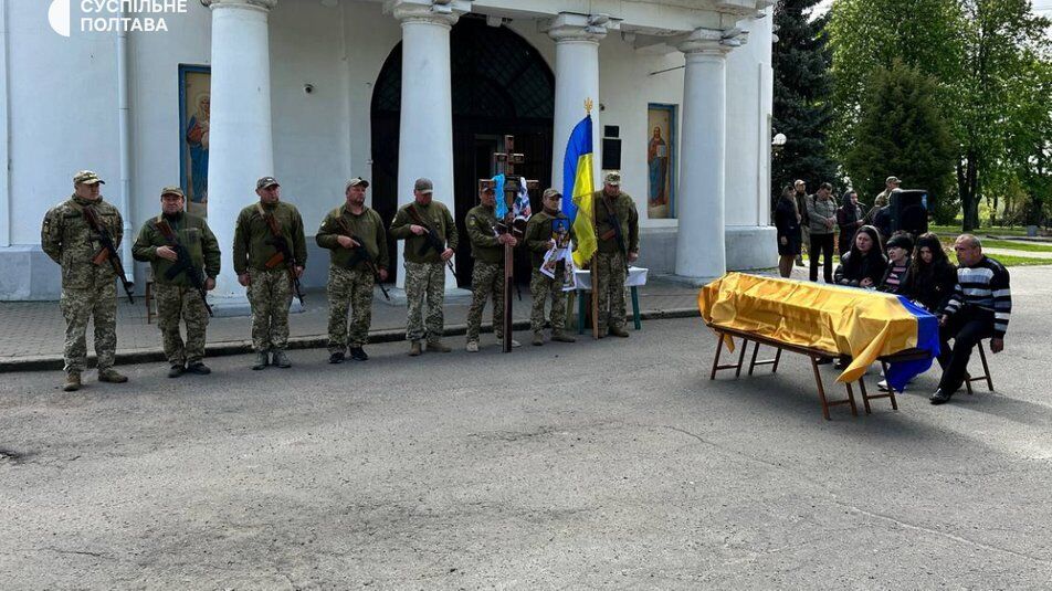 В Полтаве простились с военным медиком, погибшим в результате вражеских обстрелов возле Авдеевки. Фото