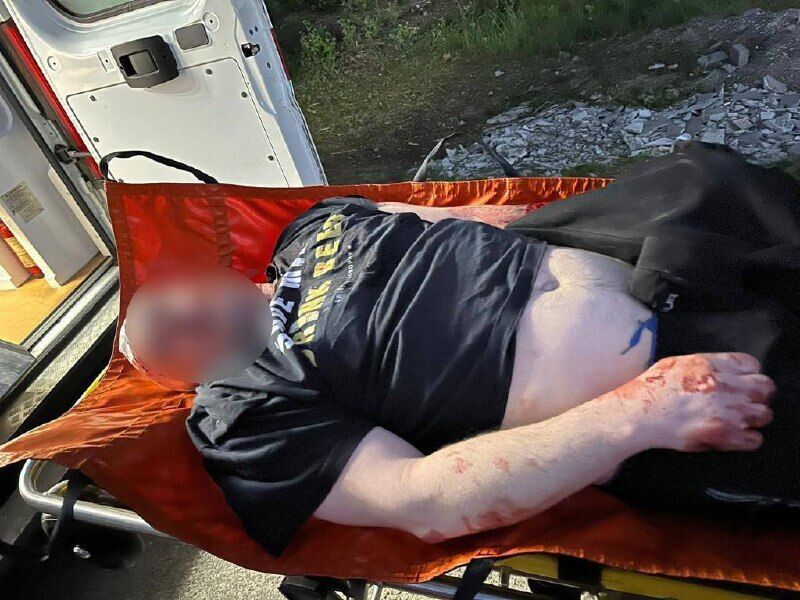 Зарізав неповнолітню доньку і катував сина: на Київщині затримали чоловіка, який намагався помститись дружині. Фото і відео