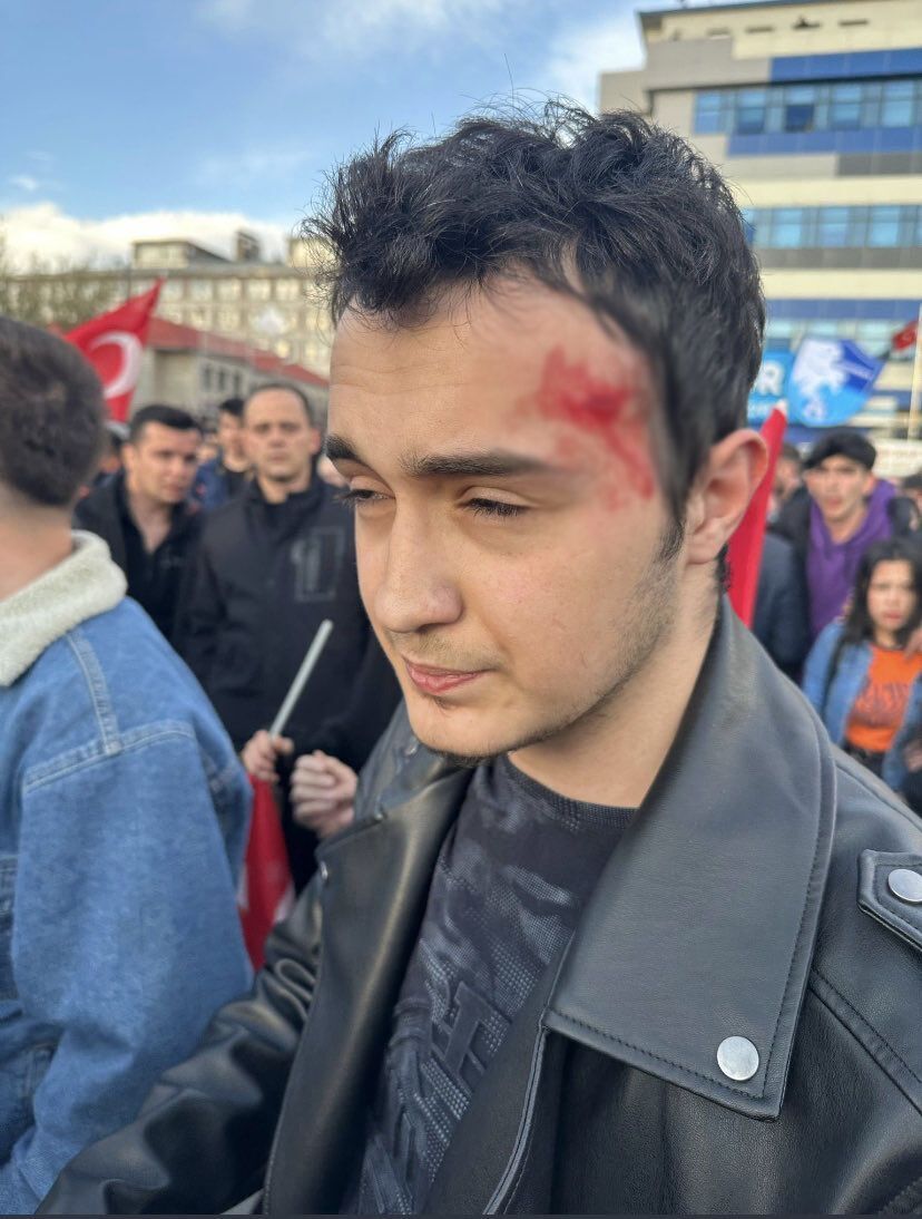 У Туреччині топкандидата від опозиції і його прихильників закидали камінням на мітингу: є поранені. Відео 