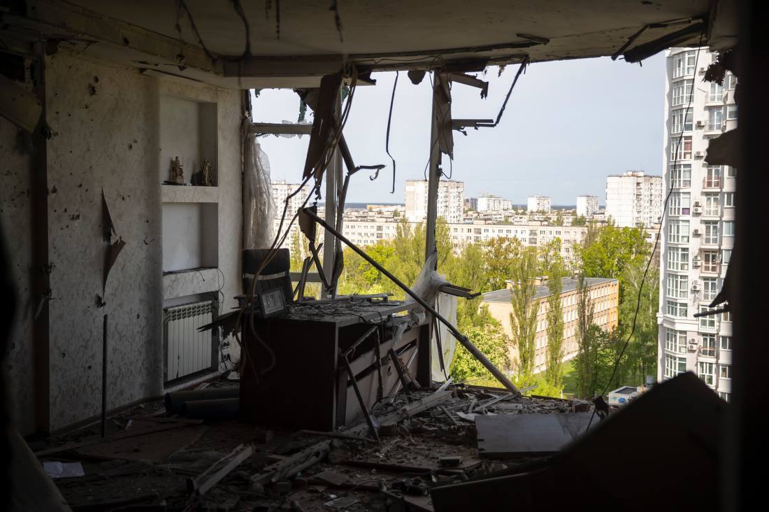 Наслідки наймасованішої атаки дронів на Київ: пошкоджено будинки, машини та об'єкти інфраструктури. Фото та відео
