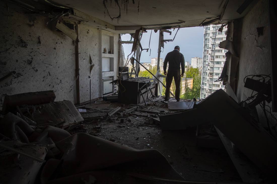 Наслідки наймасованішої атаки дронів на Київ: пошкоджено будинки, машини та об'єкти інфраструктури. Фото та відео