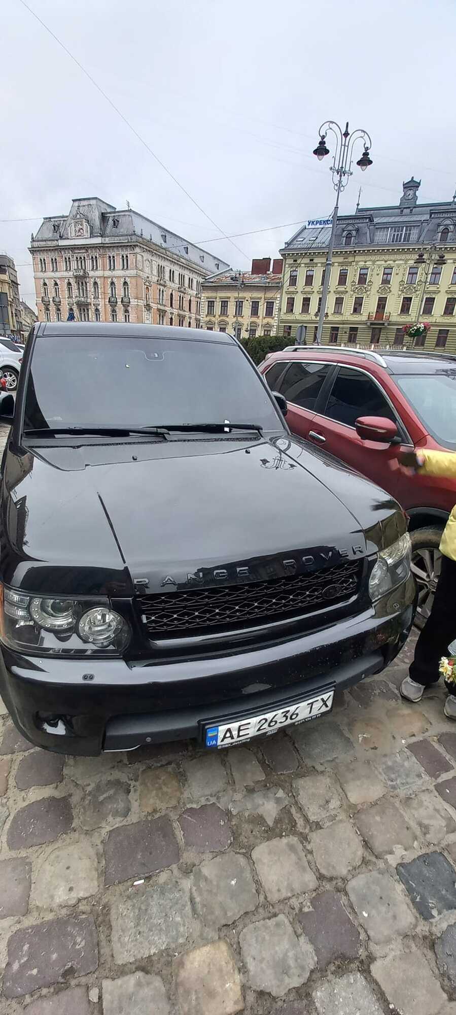 Суд призначив мізерне покарання пасажиру Range Rover, який слухав пісні Лєпса в центрі Львова