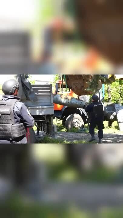 На Запорожье саперы ликвидировали 500-килограммовую бомбу, сброшенную оккупантами. Видео