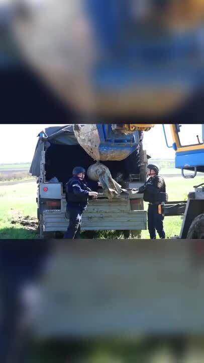 На Запорожье саперы ликвидировали 500-килограммовую бомбу, сброшенную оккупантами. Видео