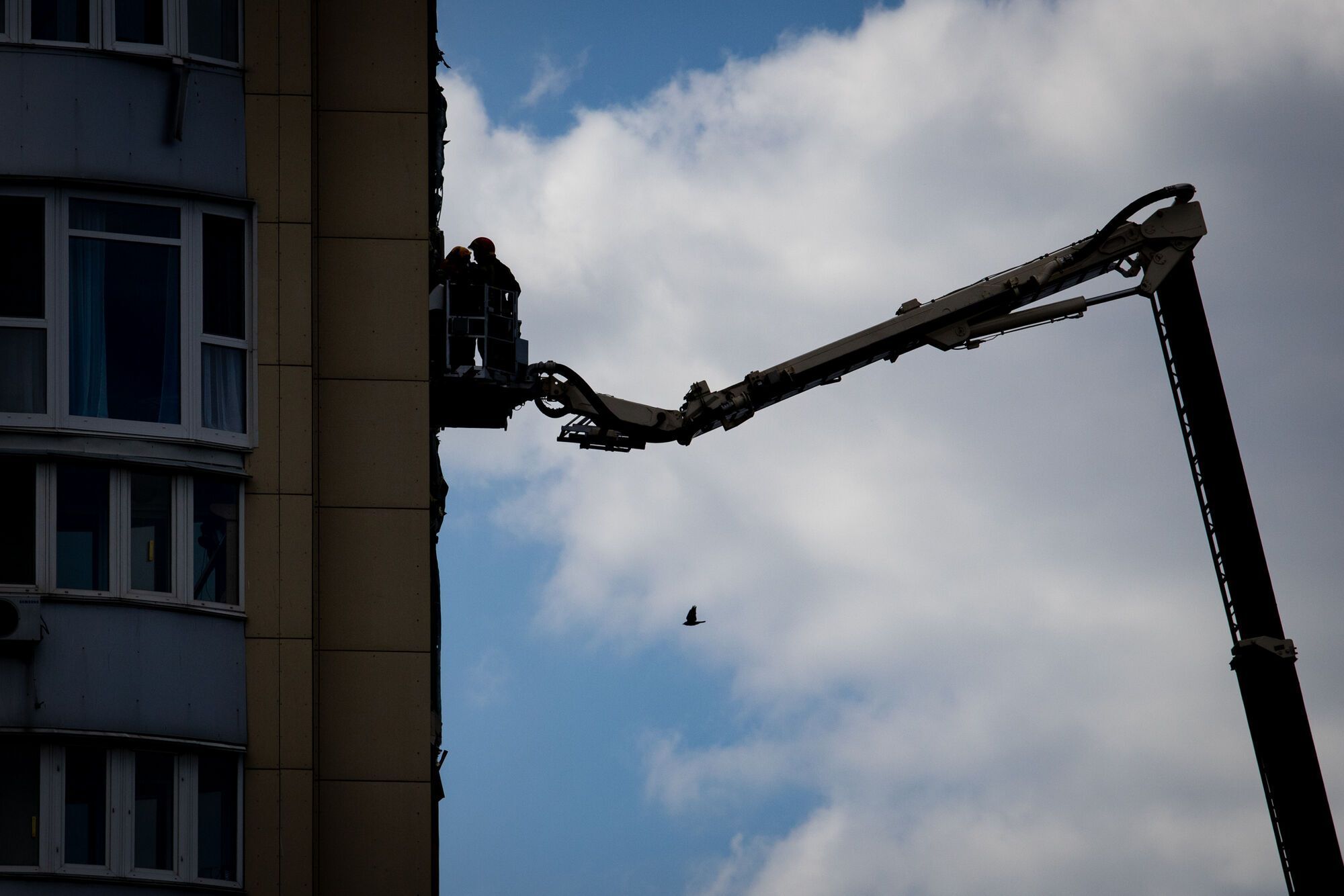 Спасатели завершили разбор аварийных конструкций многоэтажки в Киеве: на очереди восстановление дома. Фото
