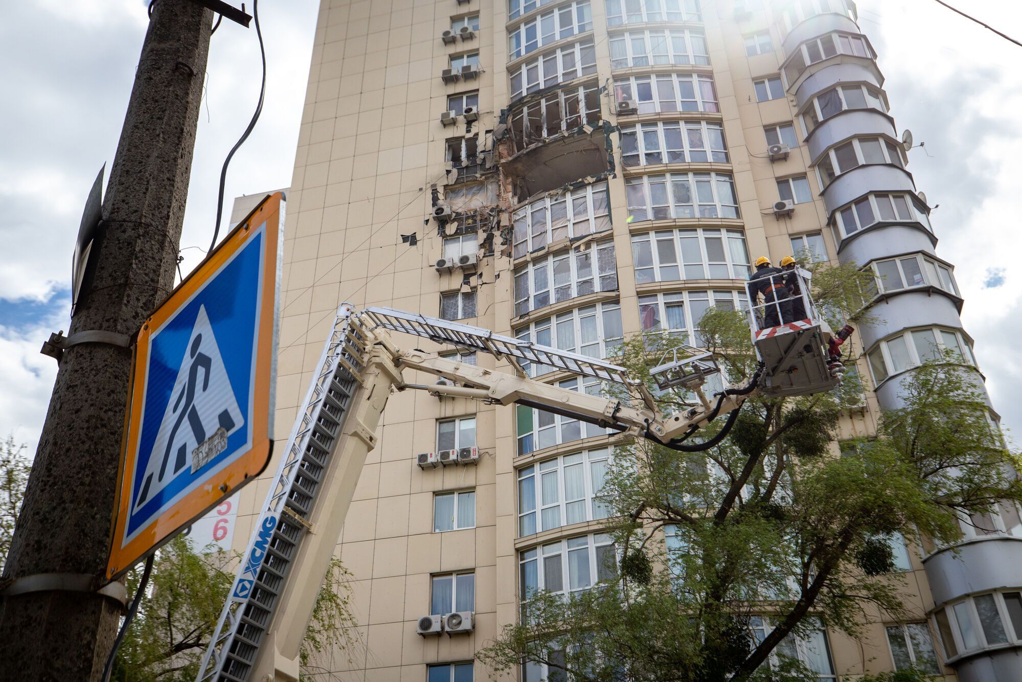 Рятувальники завершили розбір аварійних конструкцій багатоповерхівки в Києві: на черзі відновлення будинку. Фото