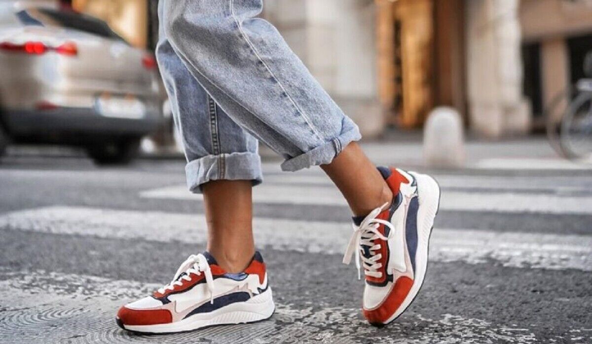 Не делайте так! С чем нельзя носить кроссовки: пять худших вариантов, которые выдают плохой вкус. Фото