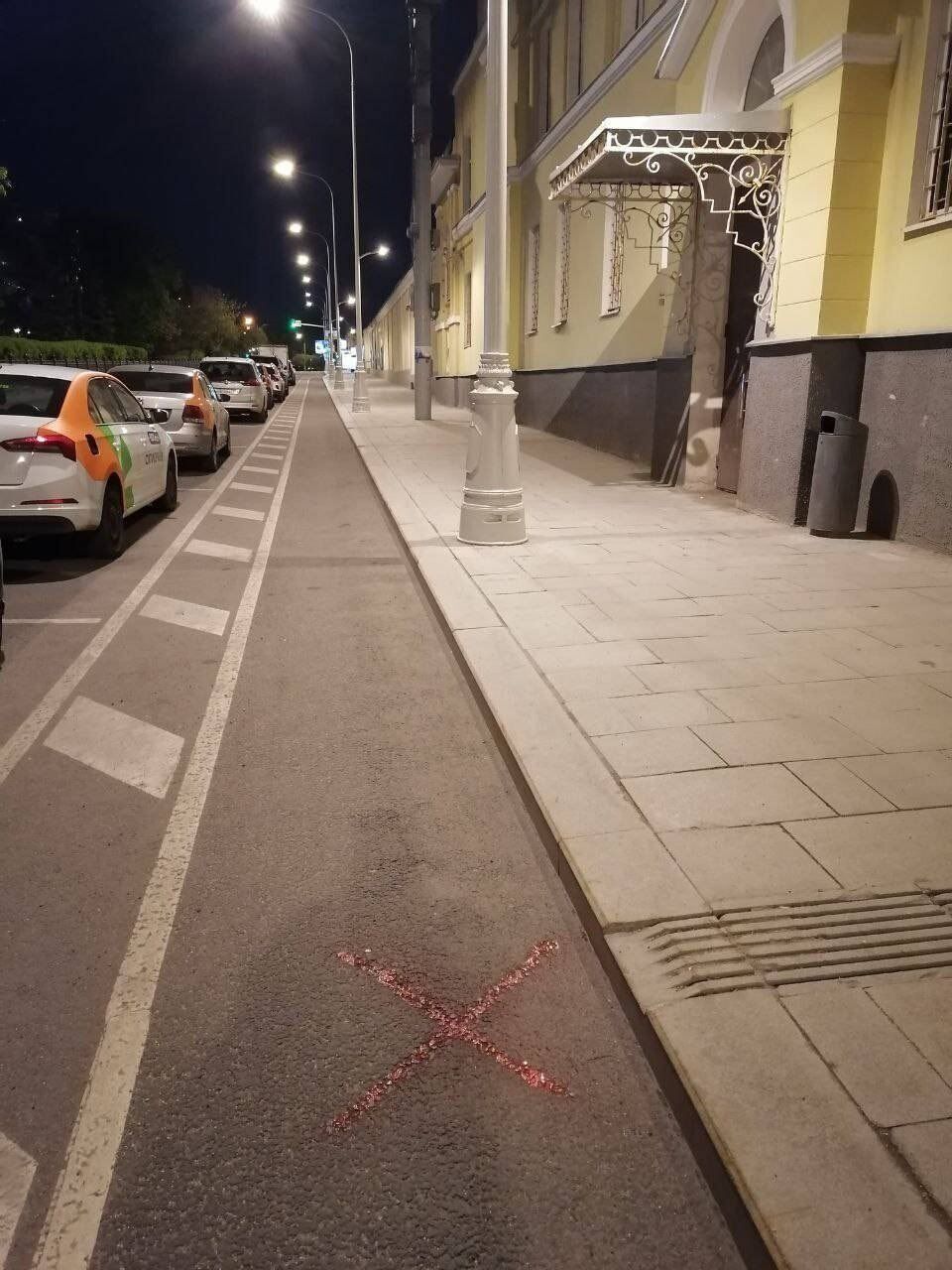 Россияне сходят с ума: на улицах Москвы начали появляться "красные метки". Фото