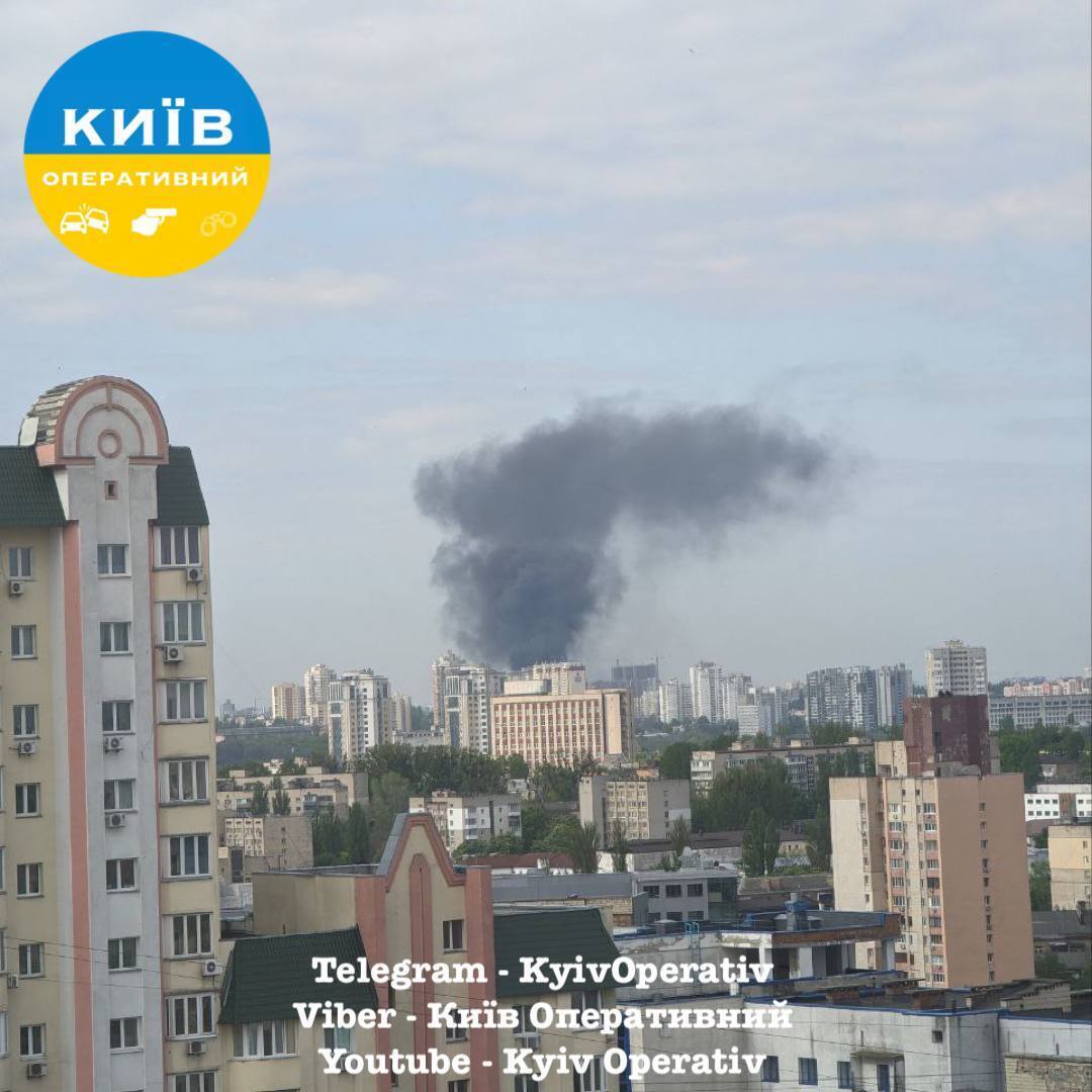 Поднялся столб черного дыма: в Киеве произошел пожар в новостройке. Фото и видео