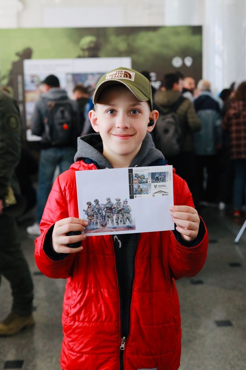 В Украине ввели в обращение почтовую марку, посвященную "Гвардии наступления". Фото