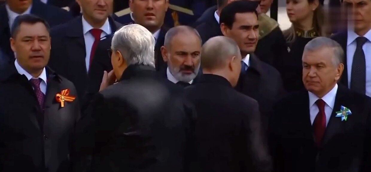 "Встревожился": на видео с Путиным на параде в Москве заметили интересный нюанс. Фото и видео