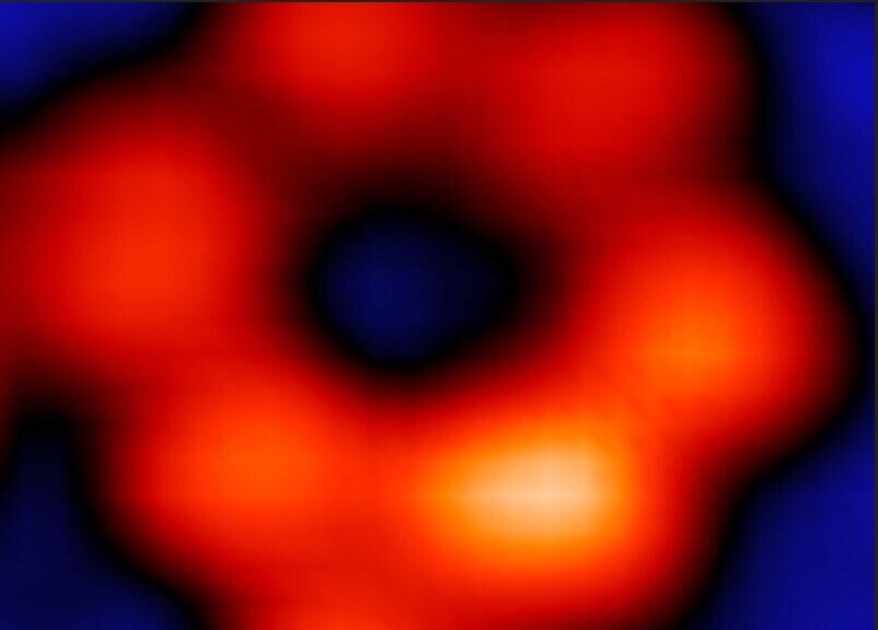 Первое в истории рентгеновское фото одного атома.