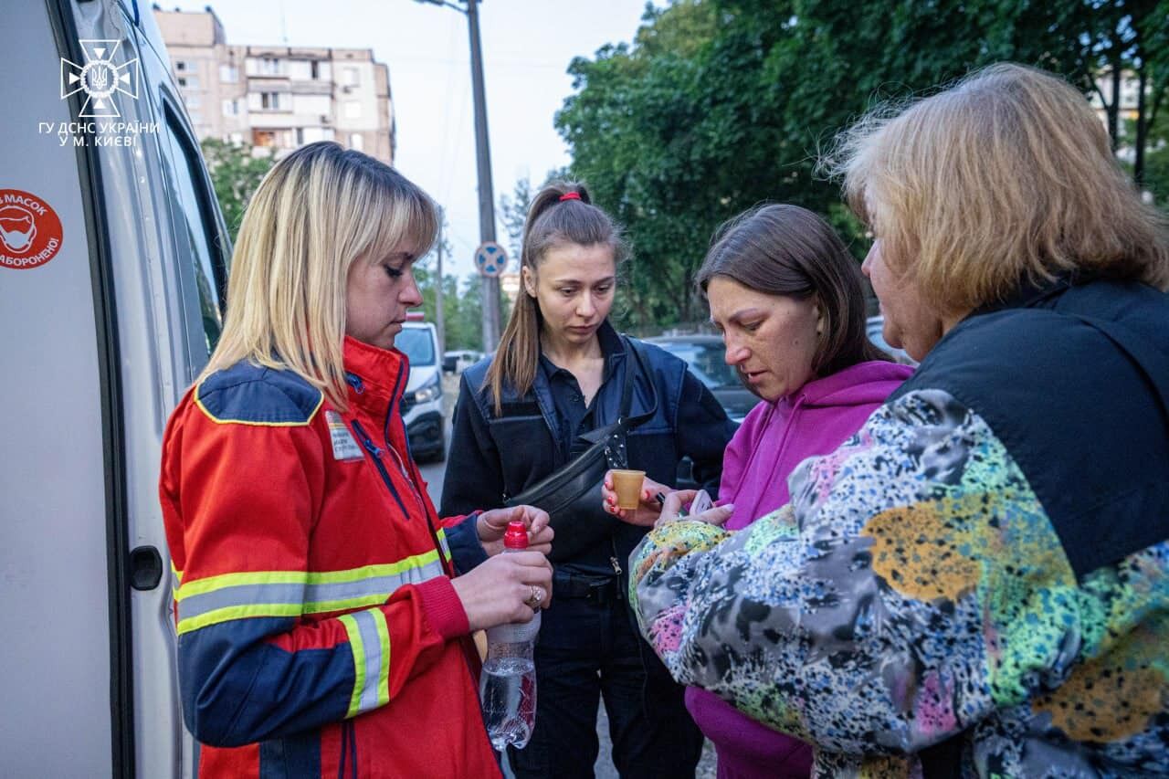 РФ атакувала Київ балістичними ракетами і вбила трьох осіб: серед них дитина, багато людей поранені