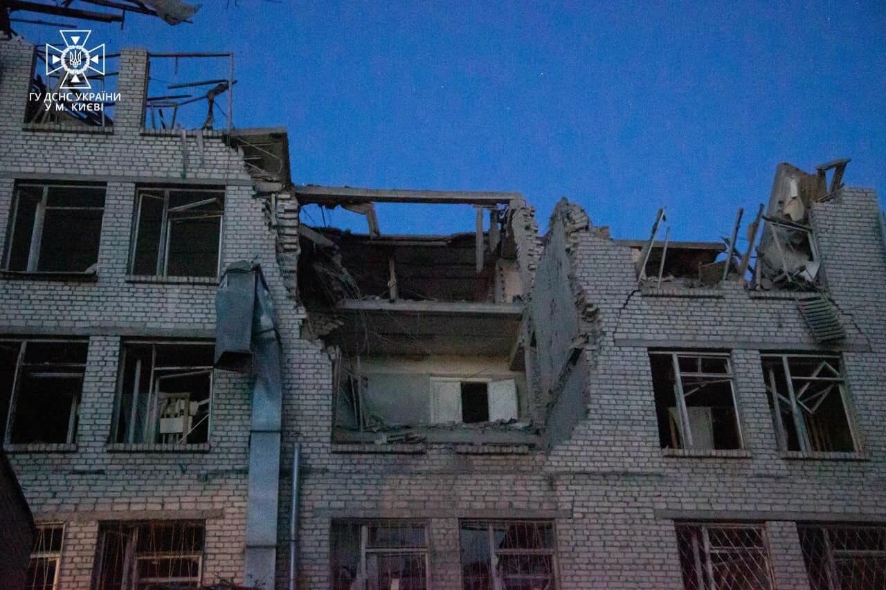 РФ атаковала Киев баллистическими ракетами и убила трех человек: среди них ребенок, много людей ранено