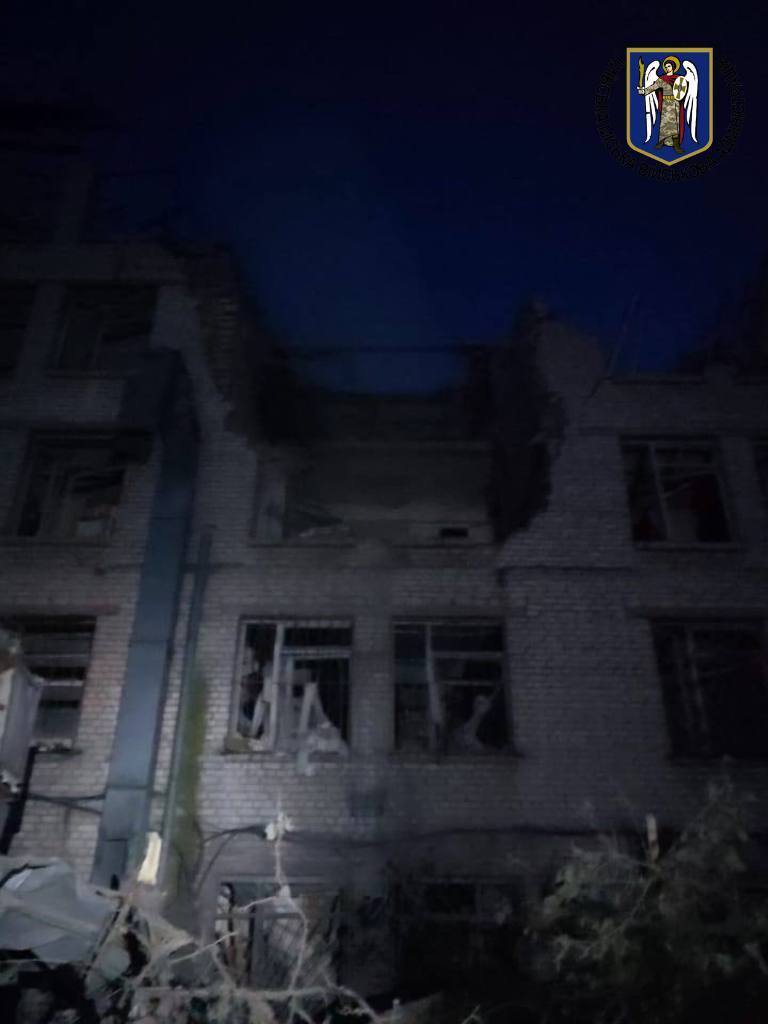 Сили ППО знищили 10 ракет "Іскандер", які РФ запустила на Київ, але є жертви і руйнування. Фото