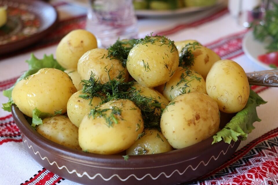 Як смачно приготувати картоплю