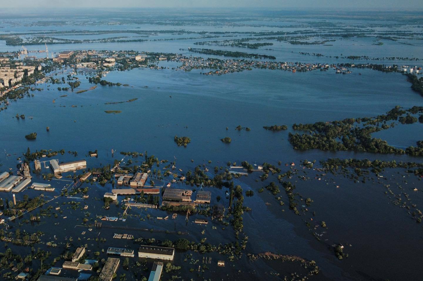 Затопленную Херсонщину показали на фото и видео с дрона