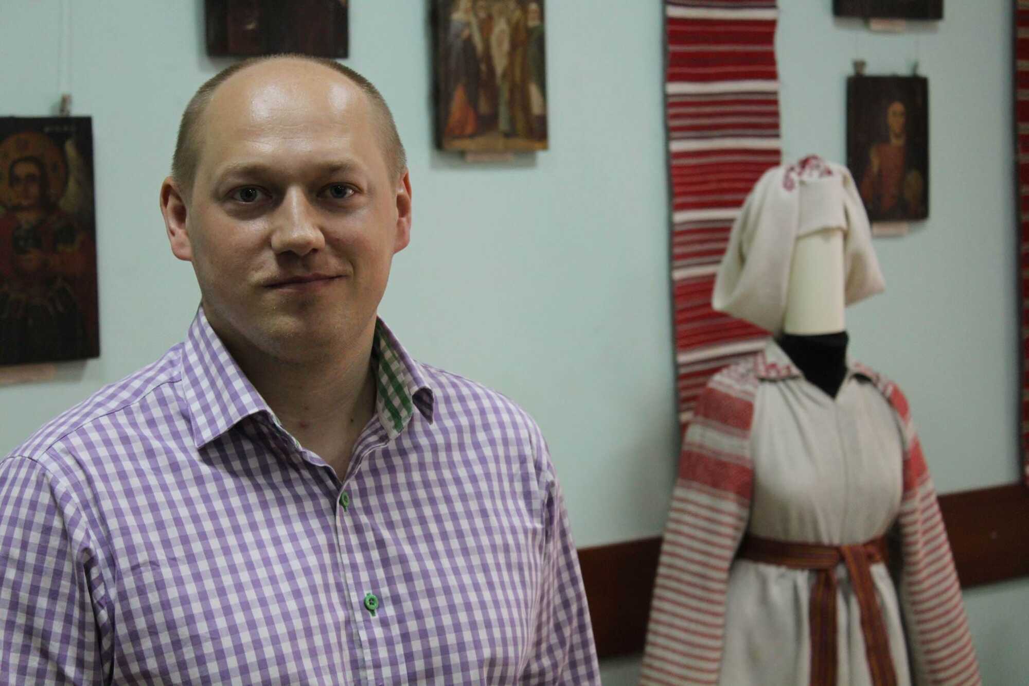 Сергій Довгань у цивільному житті працював у музеї-архіві