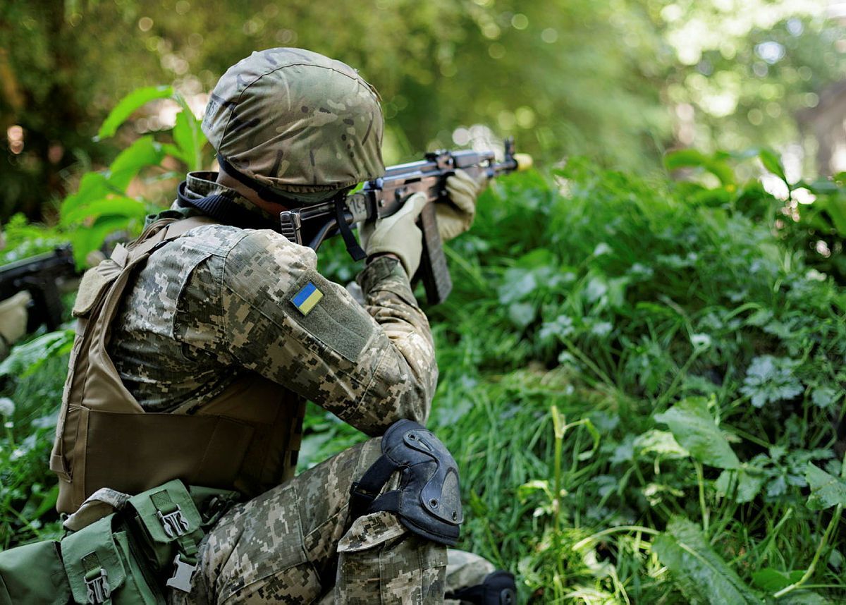 Британский принц побывал на учениях украинских защитников, отрабатывавших штурм. Фото