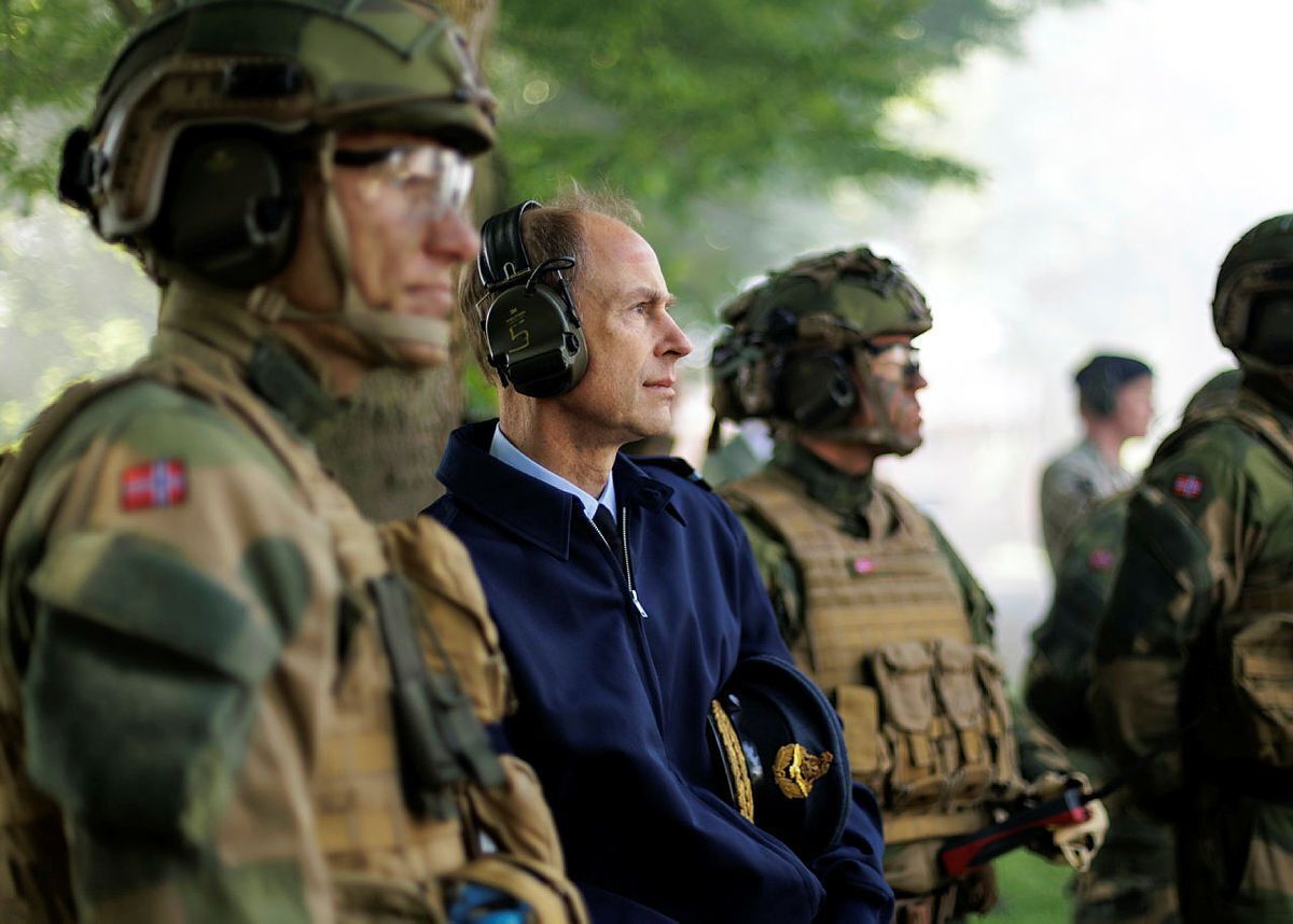 Британский принц побывал на учениях украинских защитников, отрабатывавших штурм. Фото