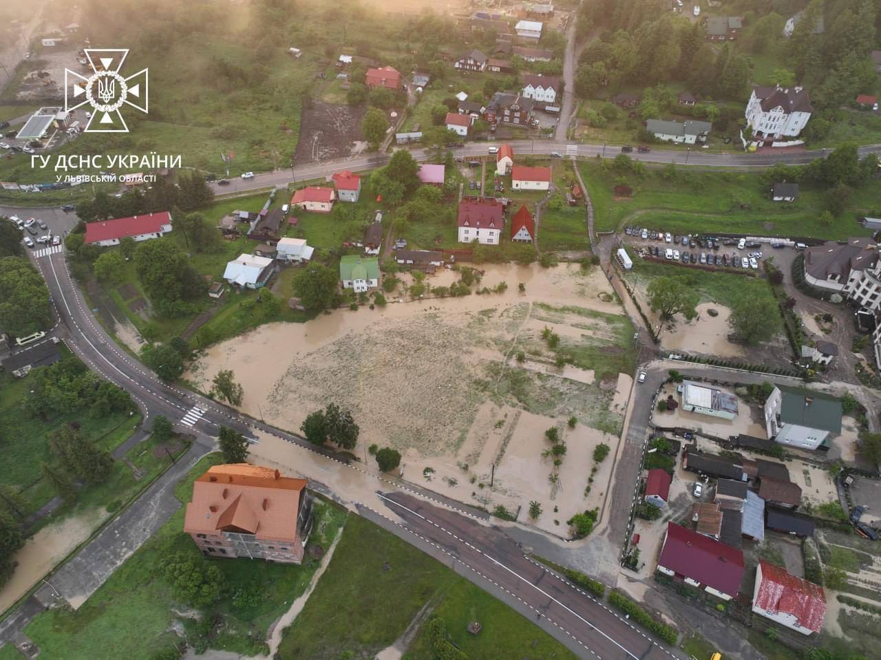 Східниця на Львівщині далі потерпає від потопу: декілька вулиць опинилися в ізоляції. Фото та відео