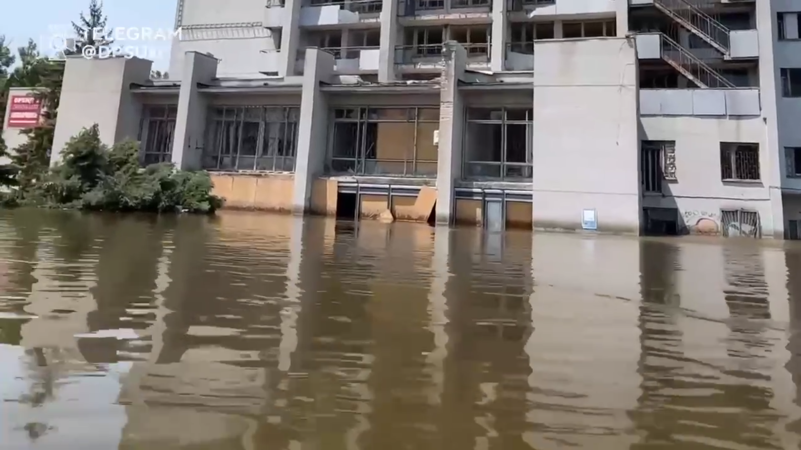 Пропали без вести семеро детей, вода отступает: что происходит в Херсонской области после подрыва Каховской ГЭС