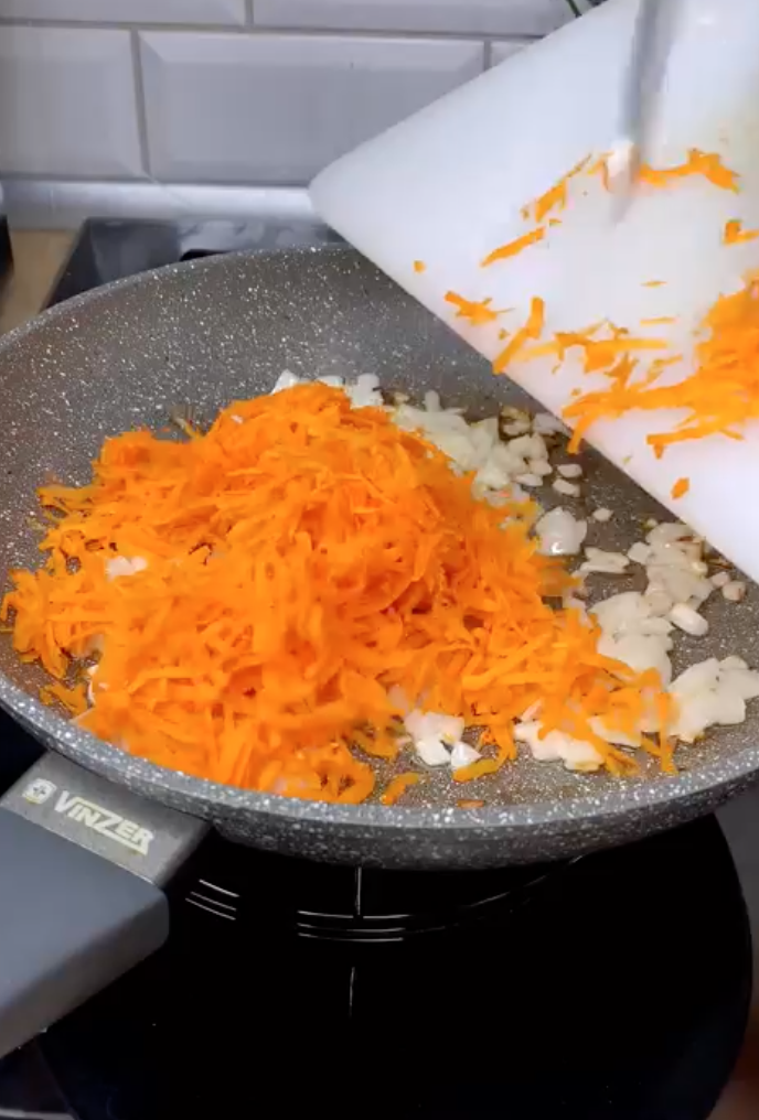 Жареный лук с морковью