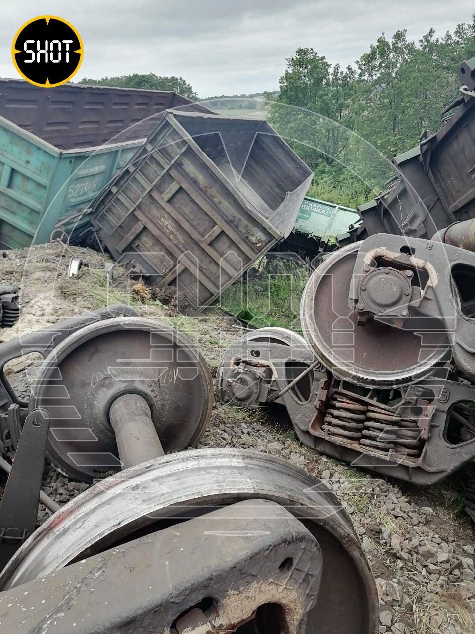 У Бєлгородській області заявили про атаку дронів на потяг: 15 вагонів зійшли з колій. Фото 