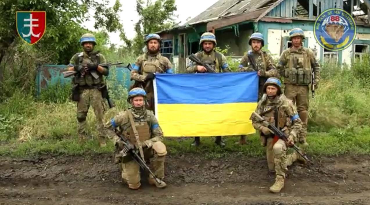 ВСУ освободили от оккупантов Сторожевое на Донетчине: в селе подняли украинский флаг. Фото и видео