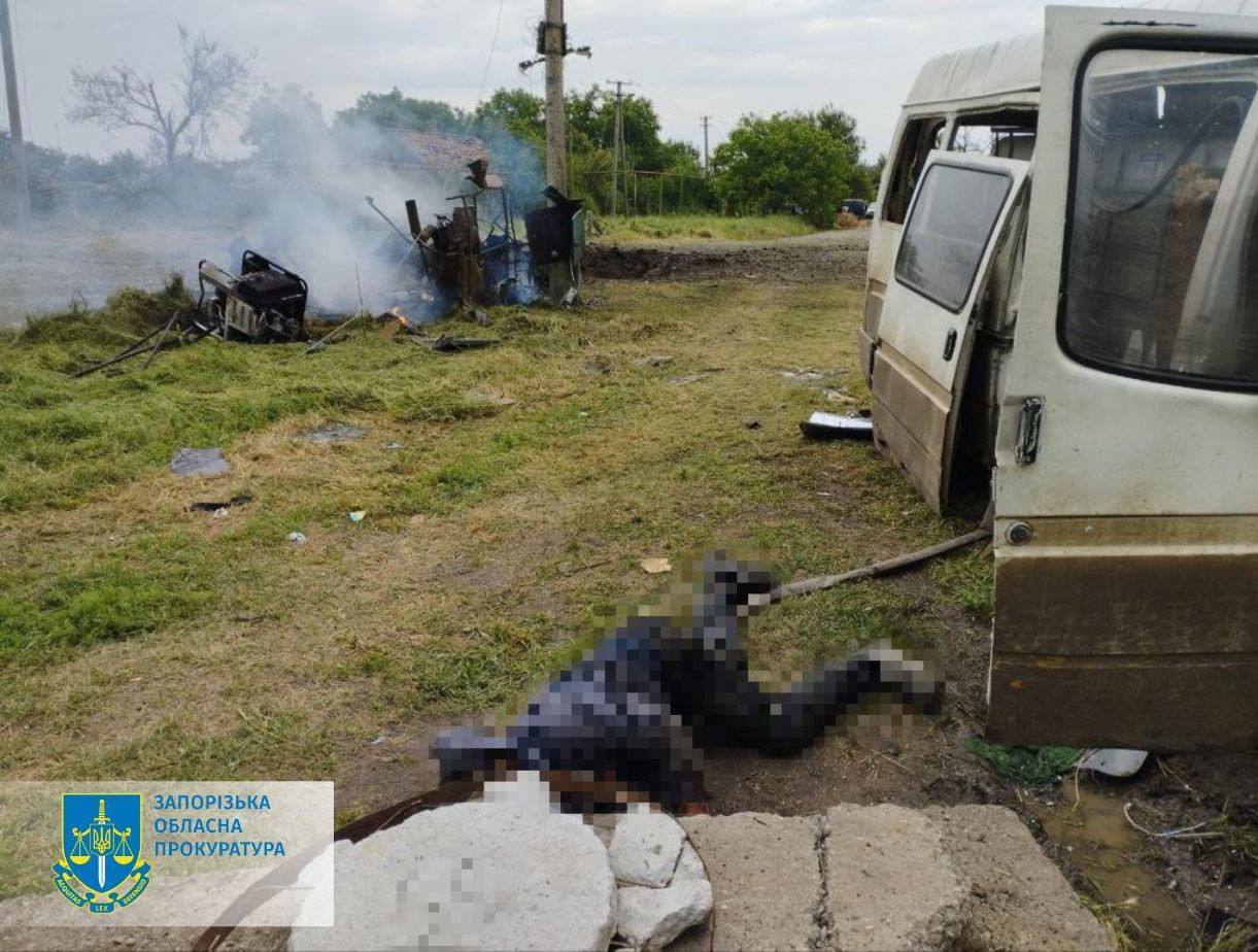 Россияне обстреляли управляемыми авиабомбами Орехов: есть погибший и раненый. Фото