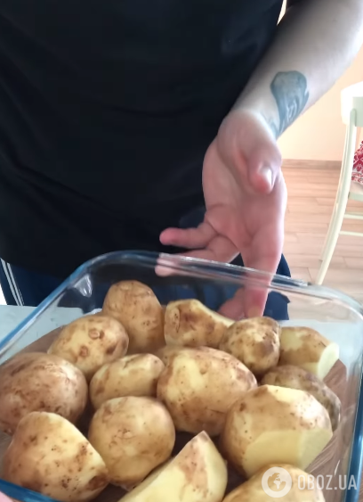 Как вкусно запечь молодую картошку: внутри мягкая, а сверху золотистая корочка