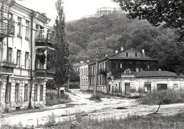В сети показали, как раньше выглядела улица Киева, известная со времен Киевской Руси: уникальные фото