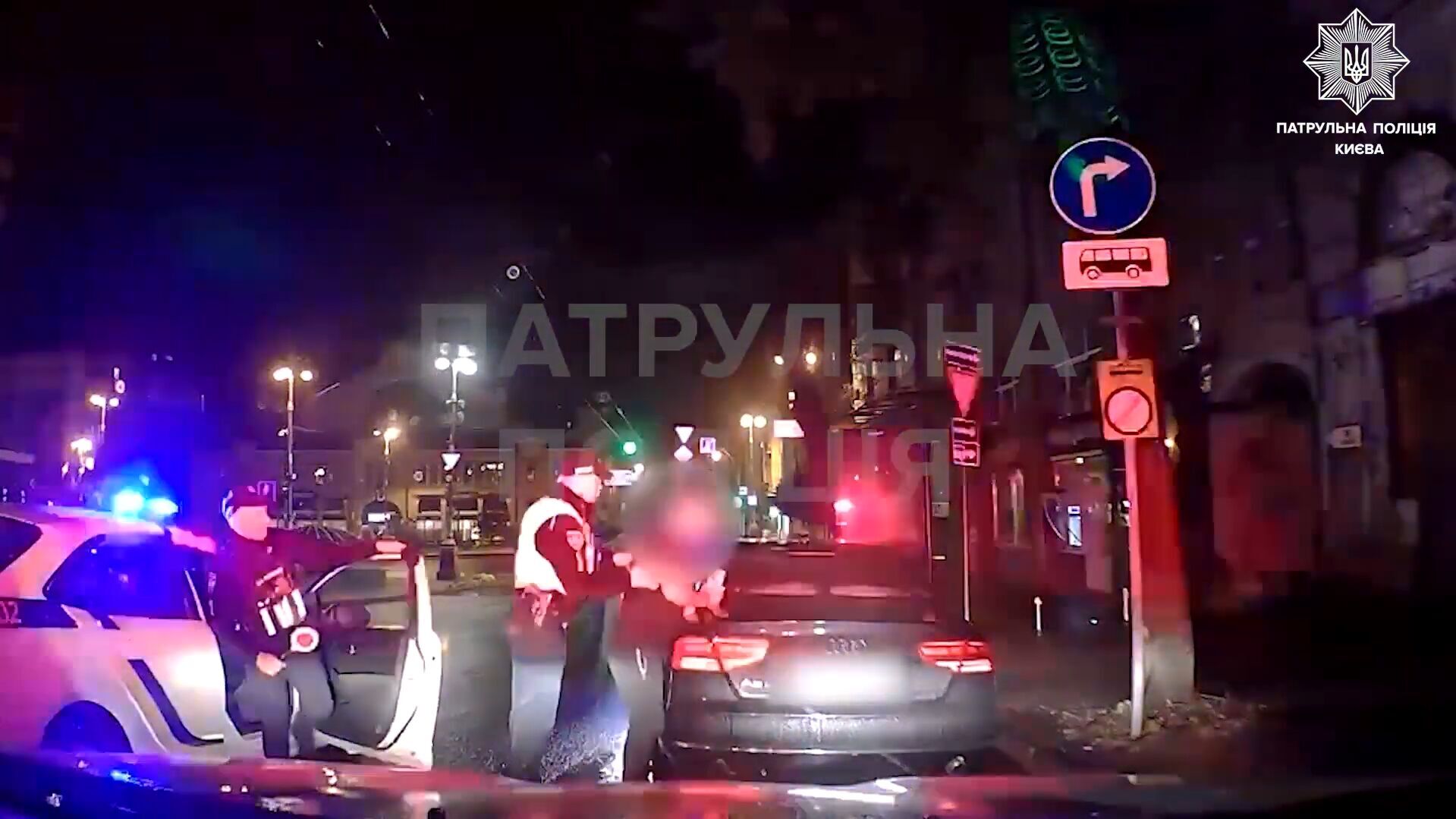 У Києві п’яний водій Audi під час комендантської години намагався втекти від патрульних. Відео