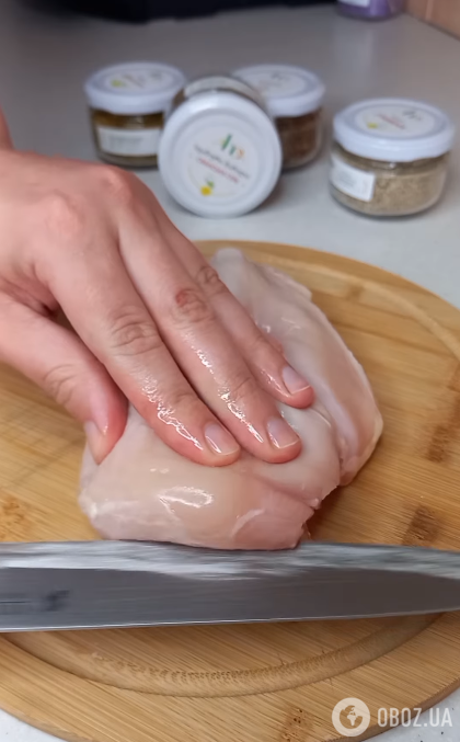Вкусное куриное филе под шубой: получается очень мягким и сочным
