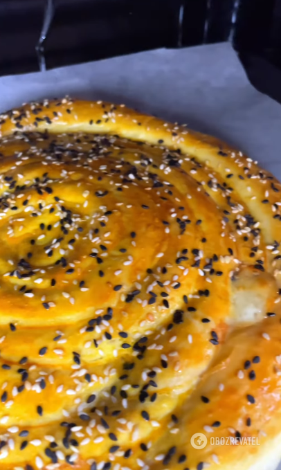Ленивый пирог ''Улитка'': подойдет замороженное слоеное тесто