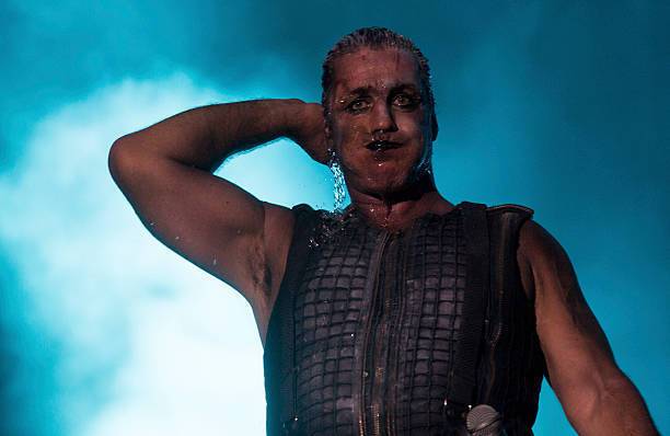 Начато расследование: солиста Rammstein Тилля Линдеманна обвинили в изнасилованиях