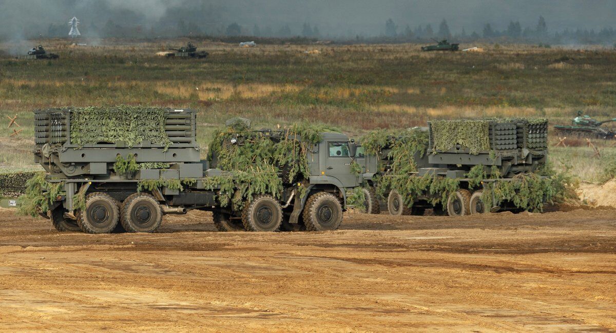 Окупанти задіяли системи дистанційного мінування, сполошившись через контрнаступ ЗСУ. Відео