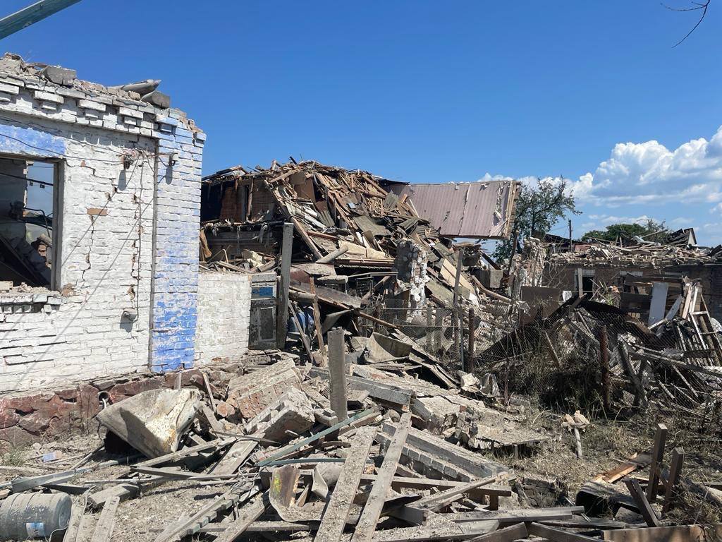 На Київщині внаслідок ракетного удару РФ пошкоджено будинки, серед постраждалих дитина: відомо подробиці. Фото та відео