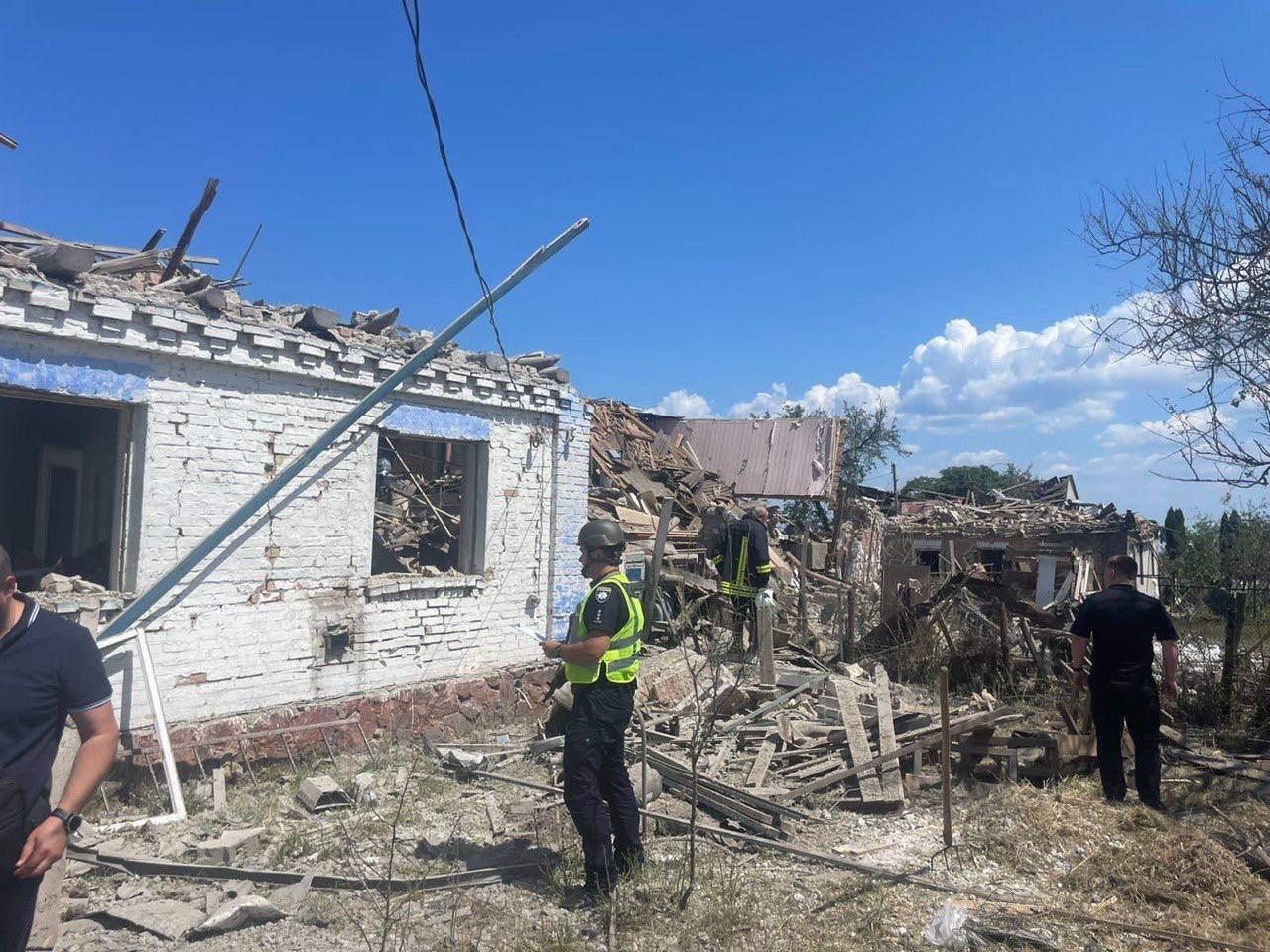На Киевщине в результате ракетного удара РФ повреждены дома, среди пострадавших ребенок: известно подробности. Фото та відео