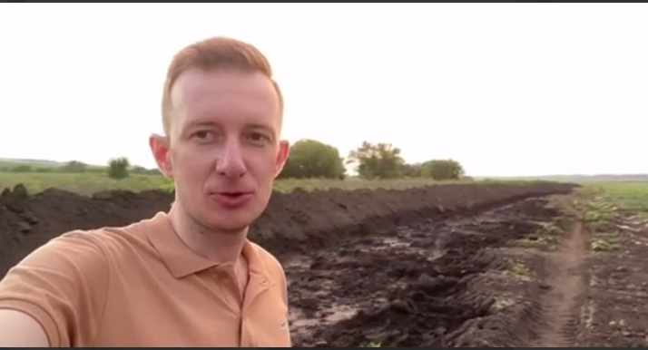 На Херсонщині фермер дві доби боровся з повінню і врятував урожай. Відео