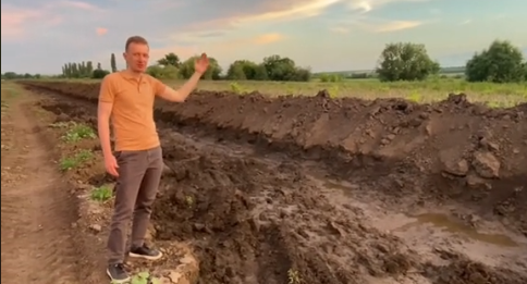В Херсонской области фермер двое суток боролся с наводнением и спас урожай. Видео