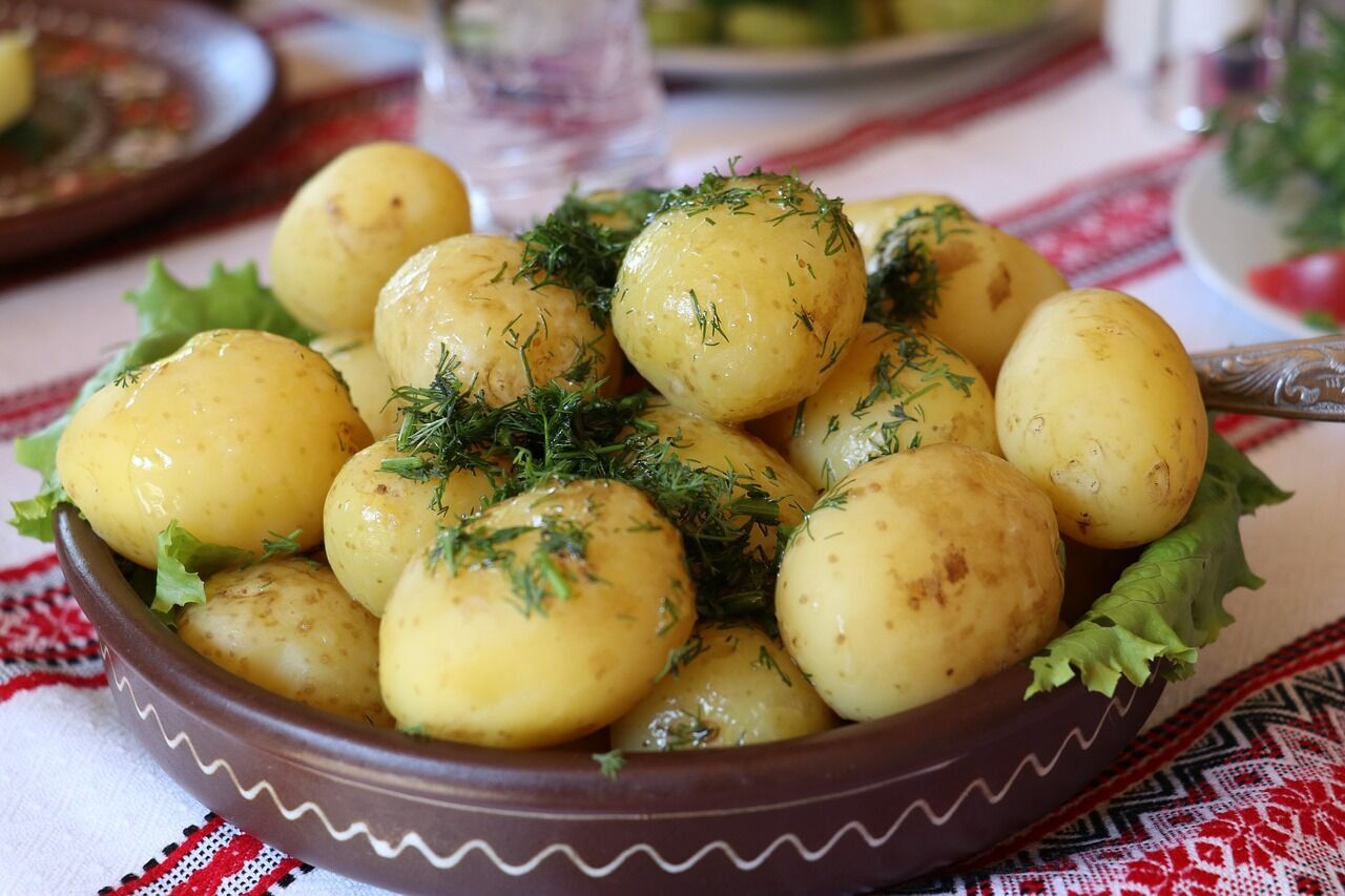 Як смачно готувати молоду картоплю