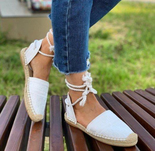 Эти пять вещей есть в гардеробе каждой француженки: незаменимы в жаркую погоду и никогда не выйдут из моды. Фото