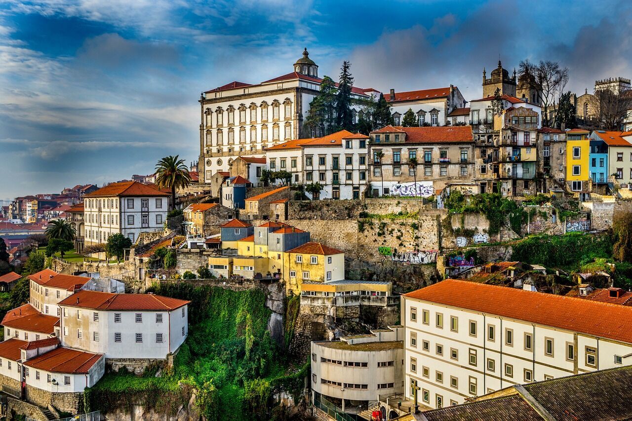 Багато пагорбів та смачне вино: що варто знати перед відвідуванням Португалії